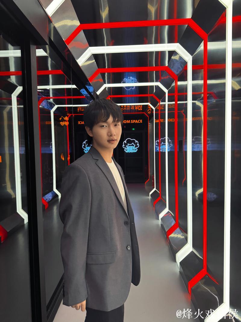 Fly在AG直播:过几天狼队会叫人来帮拍视频,狼队菲姐帮了很多 Fly在AG直播:过几天狼队会叫人来帮拍视频,狼队菲姐帮了很多