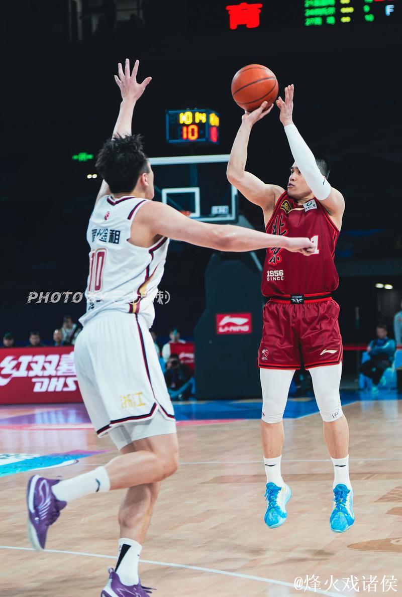 陈盈骏18+12首钢险胜广东 福建不敌天津