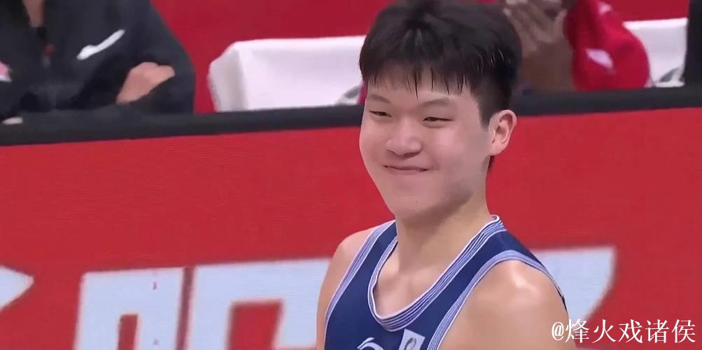 陈盈骏15+6+6广州逆转青岛 鲍威尔空砍三双 陈盈骏15+6+6广州逆转青岛 鲍威尔空砍三双